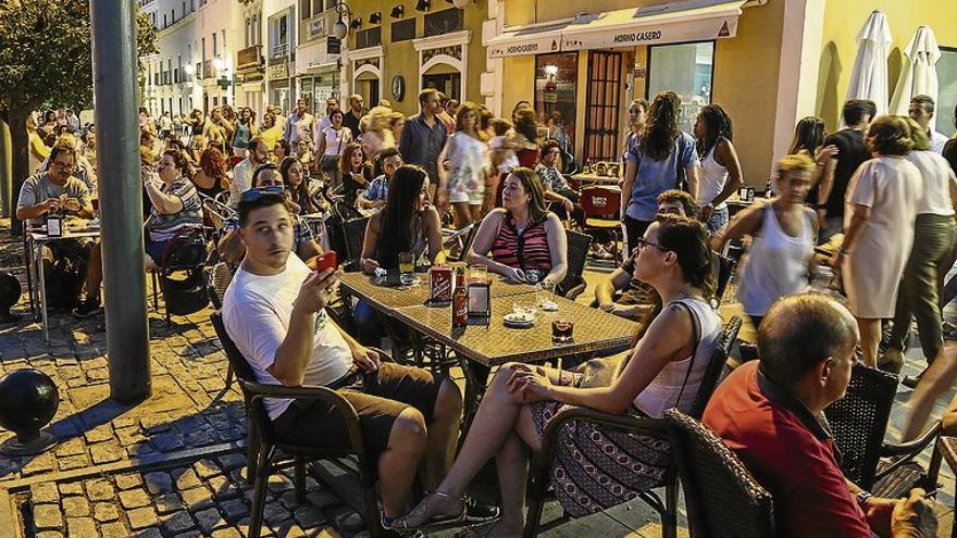 La Noche en Blanco de Badajoz moviliza a 120.000 personas y se desarrolla sin incidentes