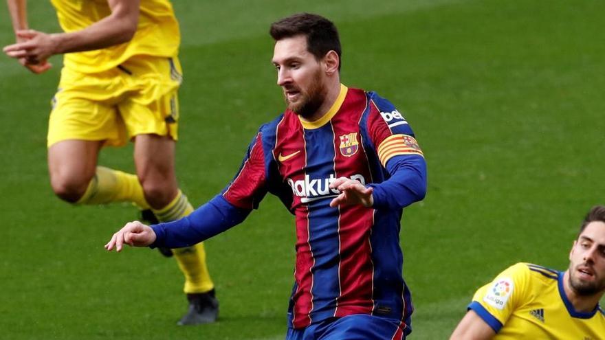 Messi supera a Xavi como jugador del Barcelona con más partidos de Liga