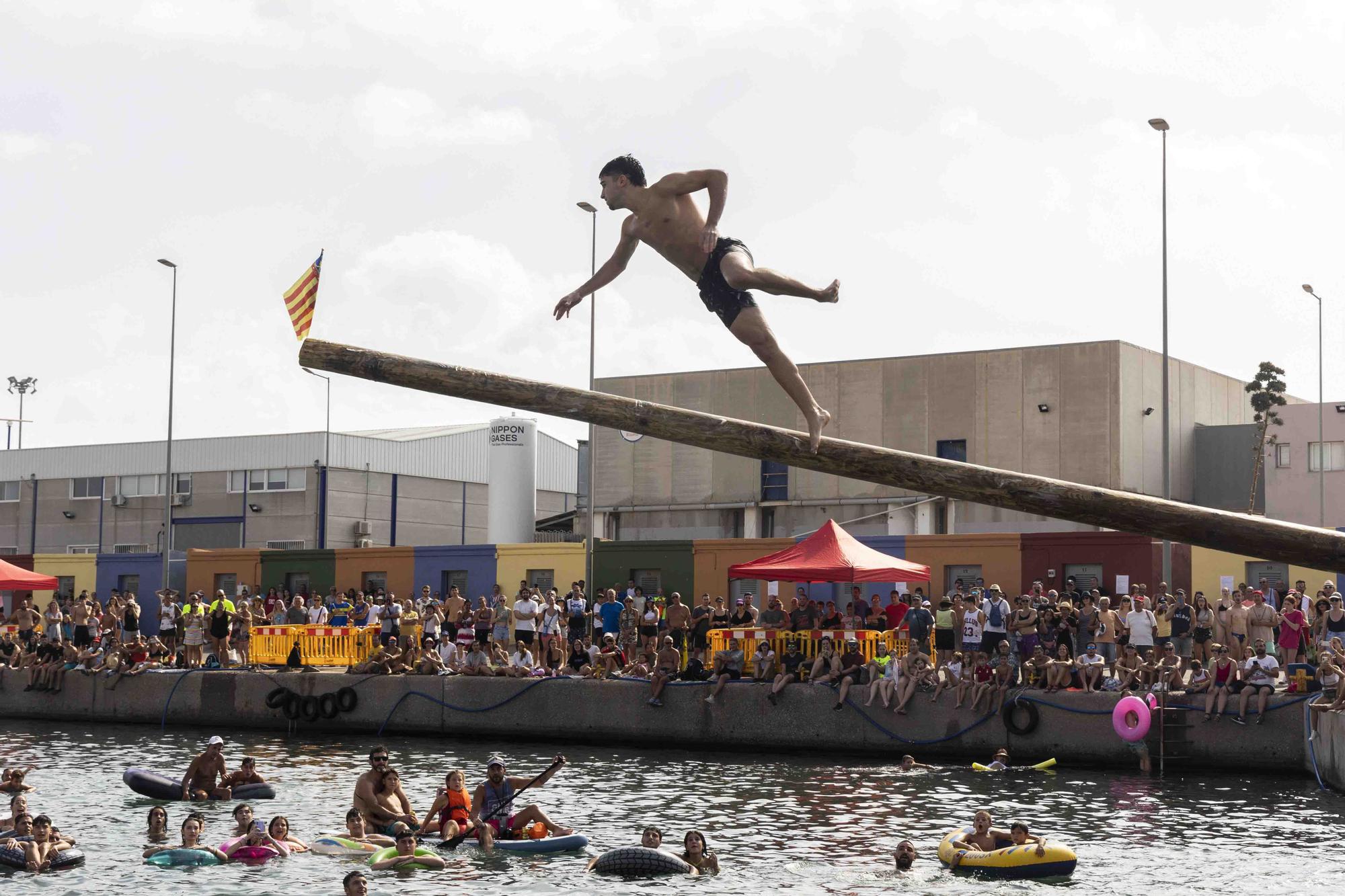 Las cucañas de Port de Sagunt: el palo engrasado