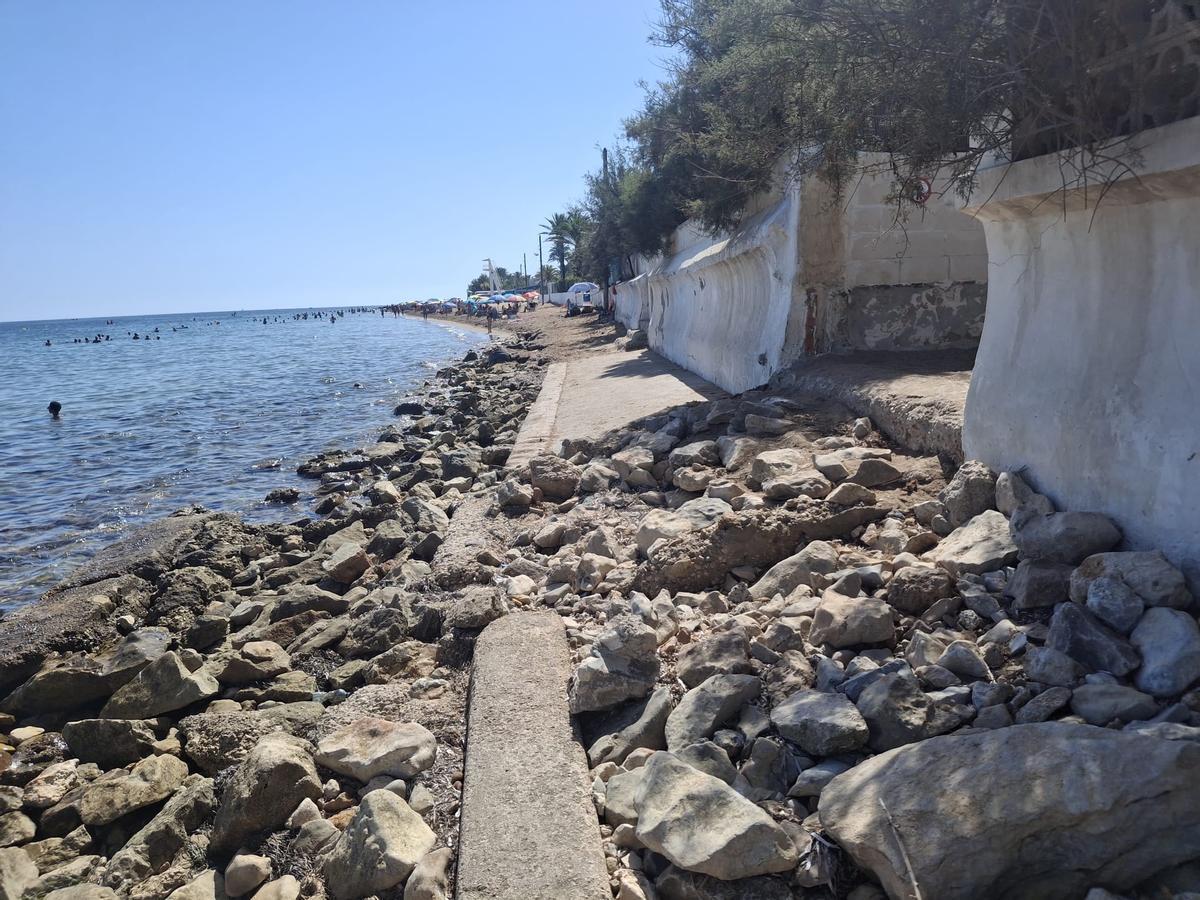 Zambullirse en una playa en ruinas en Dénia (imágenes) Zambullirse en una playa en ruinas en Dénia (imágenes)
