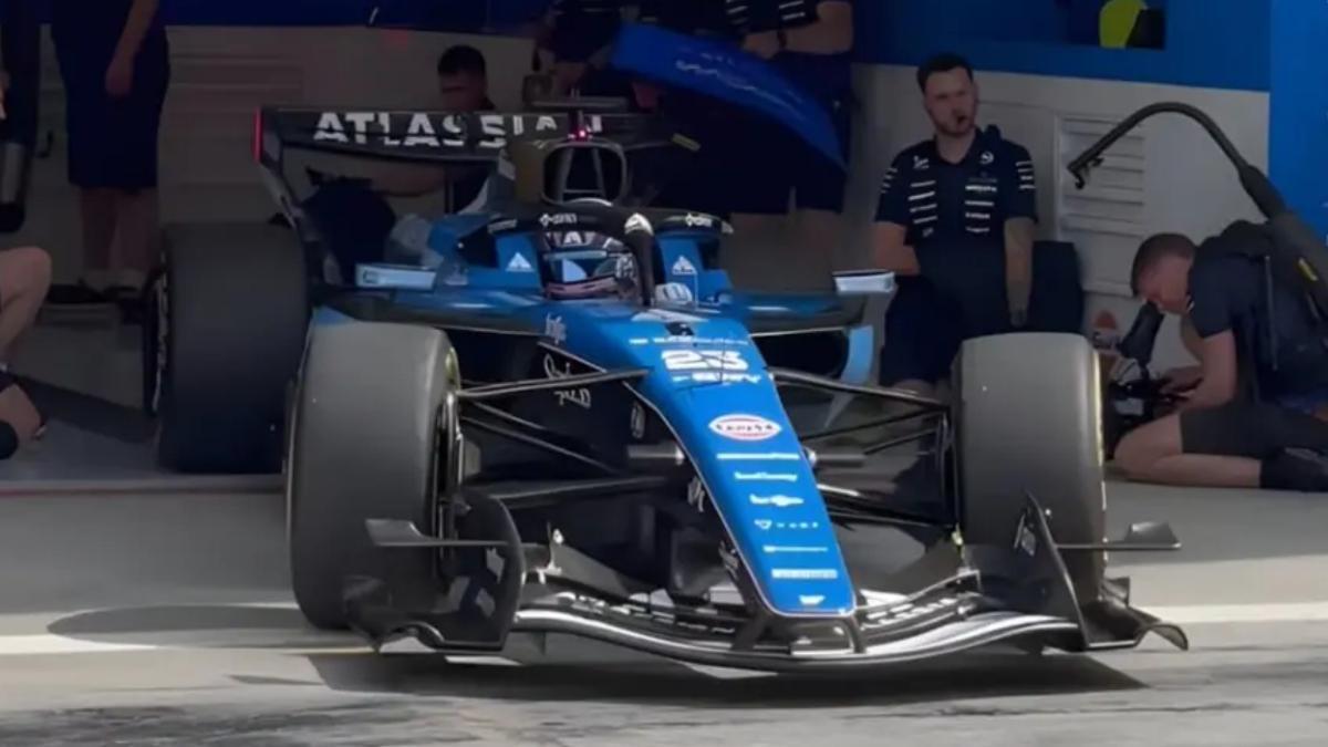 Albon, saliendo del box en el shakedown de Williams en Bahrein