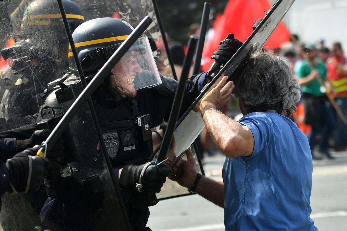 Paros y protestas en Francia por la reforma de las pensiones de Macron