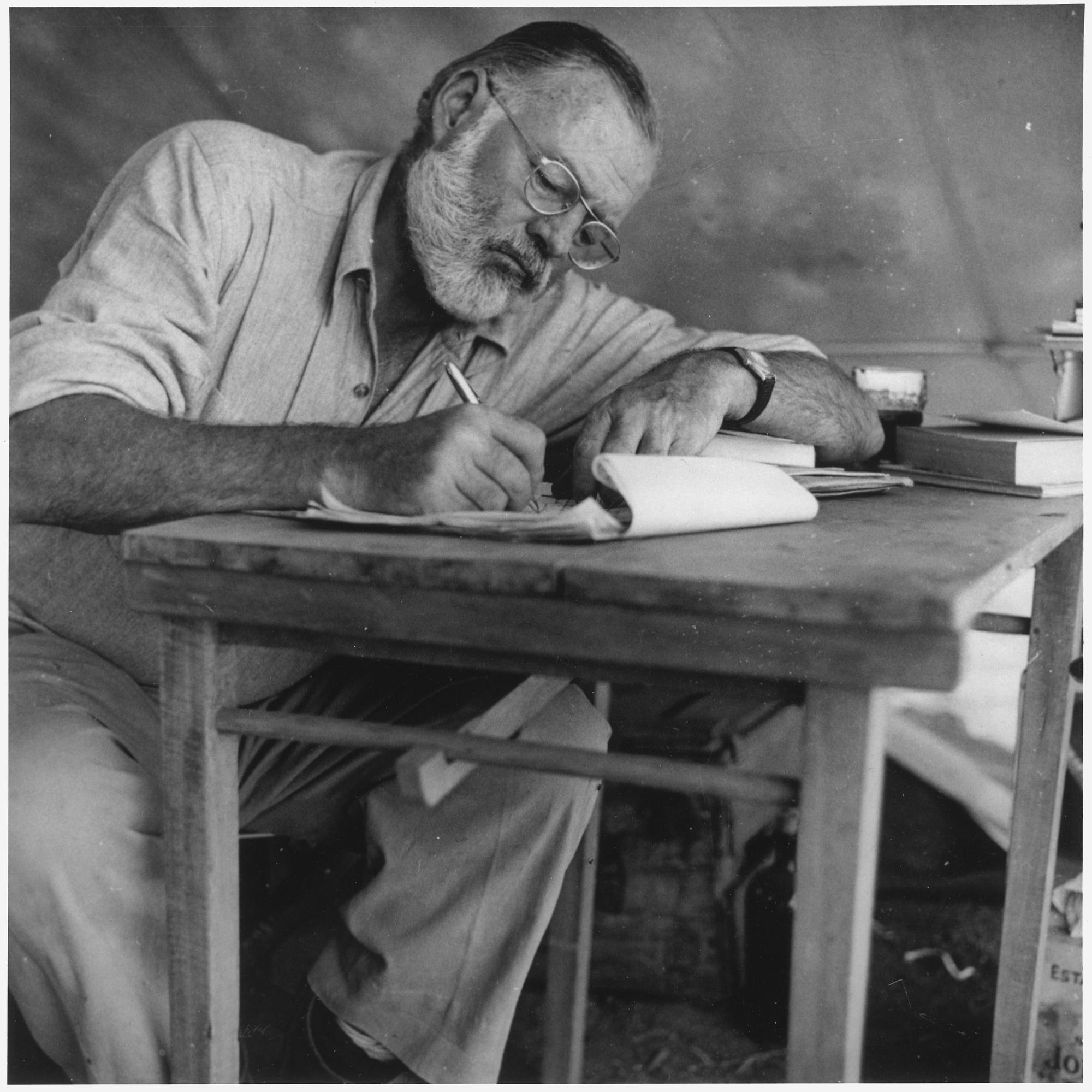 Ernest Hemingway - Correspondente de guerra e novelista (1922)