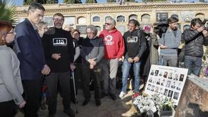 Pedro Sánchez durante su visita a las fosas comunas del cementerio de Paterna, este lunes.