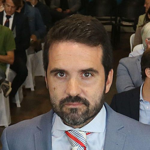 Jacobo Florido. Recursos Humanos y Calidad. Florido, tras su dilatada y exitosa experiencia de gestión en la Diputación Provincial, llega a la política municipal para encargarse de Recursos Humanos y Calidad, una de las áreas de gestión esta última que más crecimiento e importancia ha tenido en los últimos años. Asume además el distrito de Puerto de la Torre.