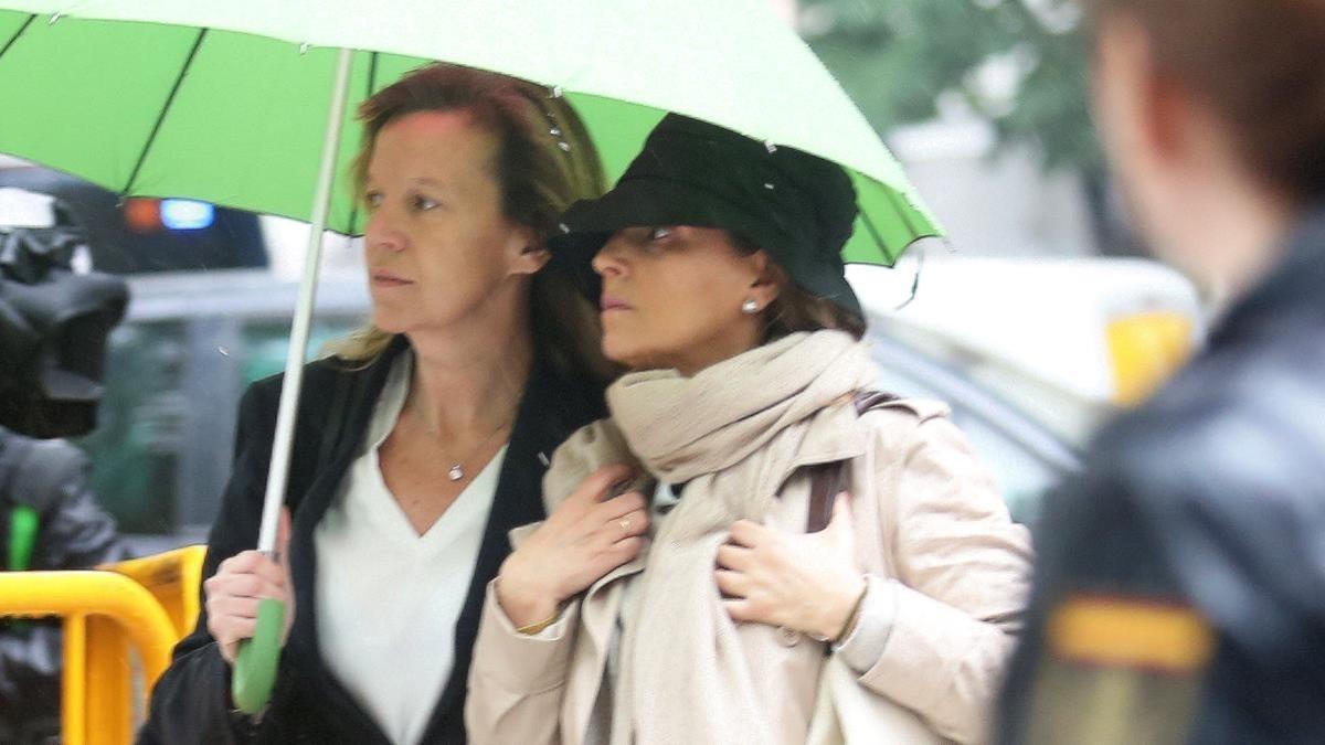 Rosalia Iglesias, esposa de Luis Bárcenas, entrando en la Audiencia Nacional.