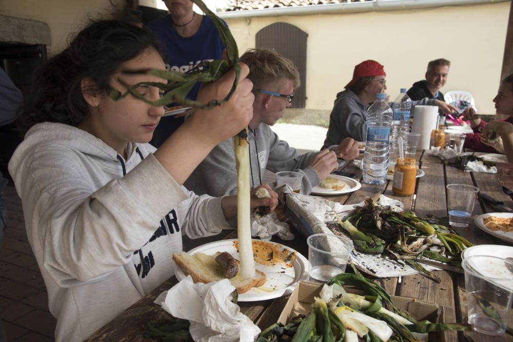 Les imatges de la calçotada popular del Regió 7