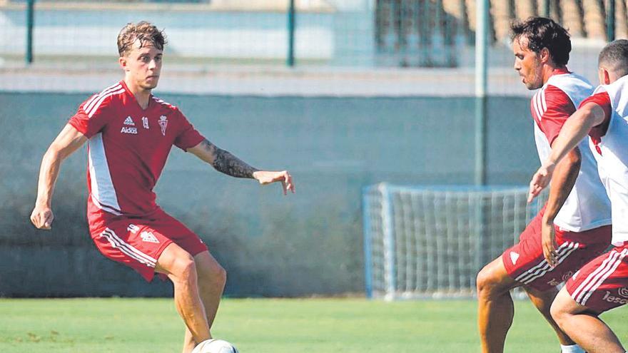 El Real Murcia recula y firma a Loren Burón