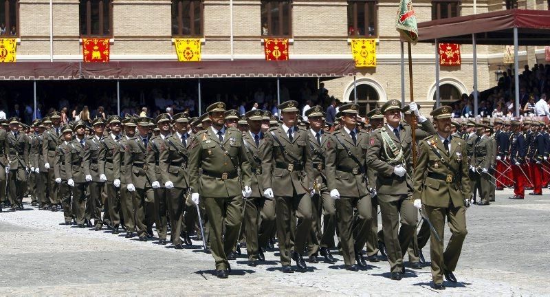 El rey entrega nuevos despachos en la Academia General Militar