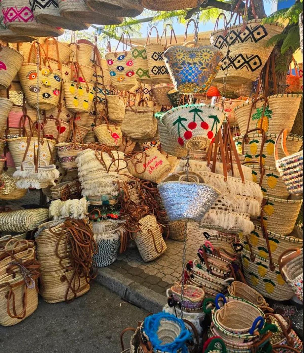 Mercadillo de Puerto Banús, el rastro que se celebra cada sábado en Marbella