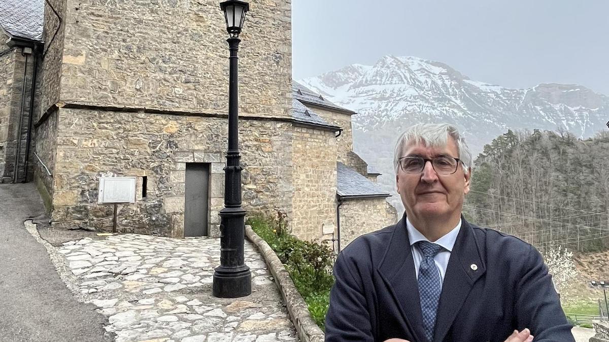 Muere el historiador y escritor aragonés Domingo Buesa a los 73 años