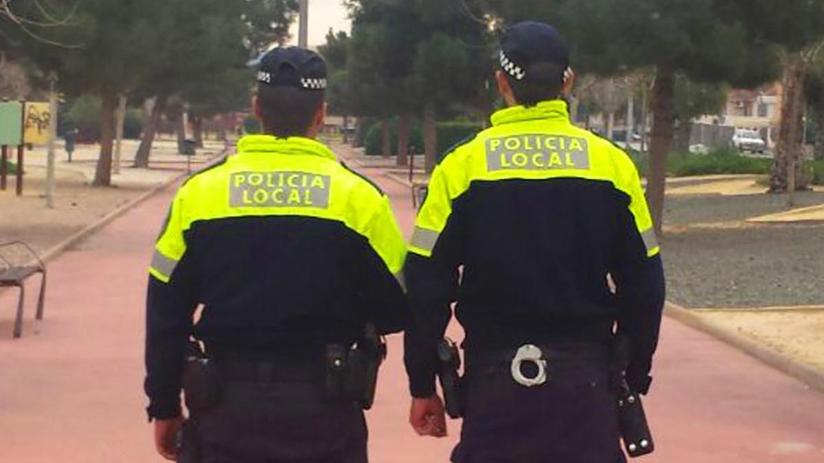 La mitad de la plantilla de la Policía de Las Torres, en cuarentena por un caso