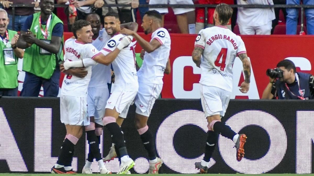 Los jugadores del Sevilla celebrando ante Las Palmas