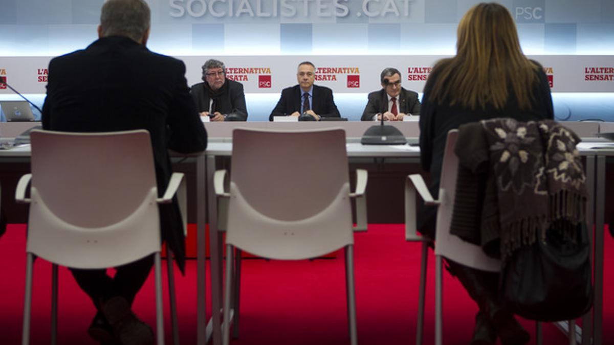 Pere Navarro preside la reunión de diputados electos del PSC con la ausencia remarcable de Dani Fernández.