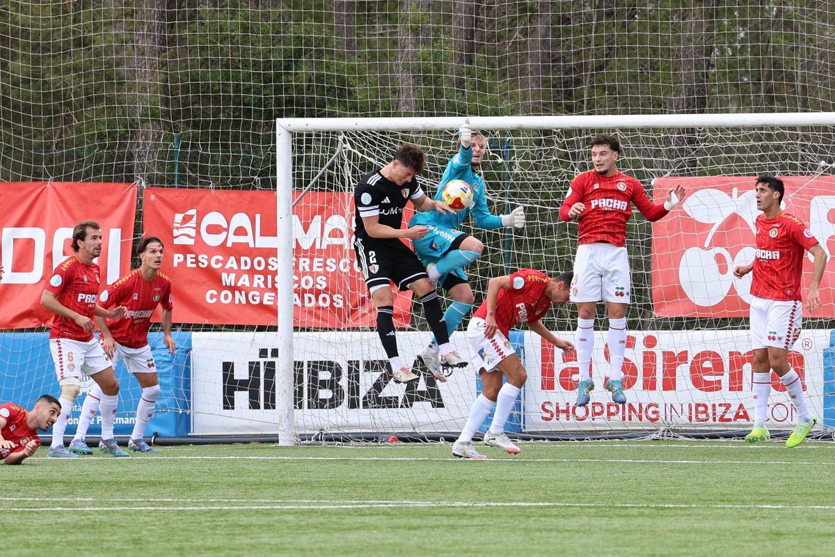 La SD Ibiza cae 1-2 ante el Barbastro, un equipo que llevaba 11 jornadas sin ganar