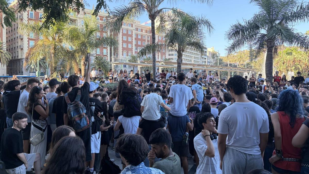 Batalla de 'farmear aura' en la Plaza de la Marina