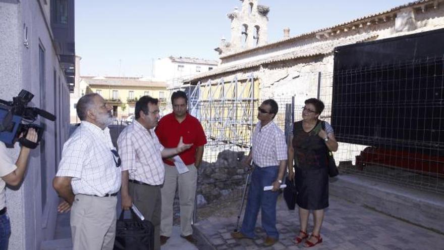 El PSOE plantea el uso cultural de templos sin culto como Santiago del Burgo o Santa María La Nueva
