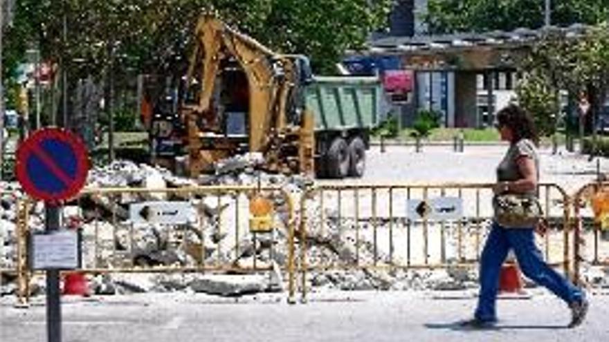 Obres en un aparcament  al carrer riu Güell