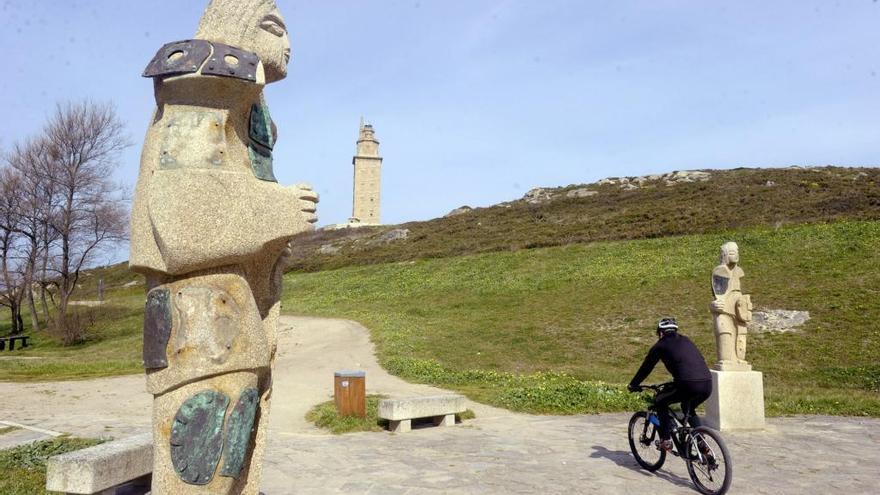 Caminos junto a la Torre de Hércules.