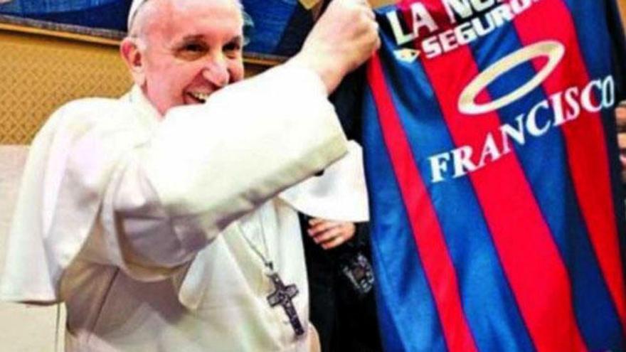 El Papa Francisco, con la camiseta de San Lorenzo de Almagro.