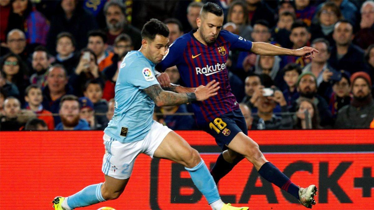 Hugo Mallo con Jordi Alba durante el Barça-Celta de la Liga 2018/19