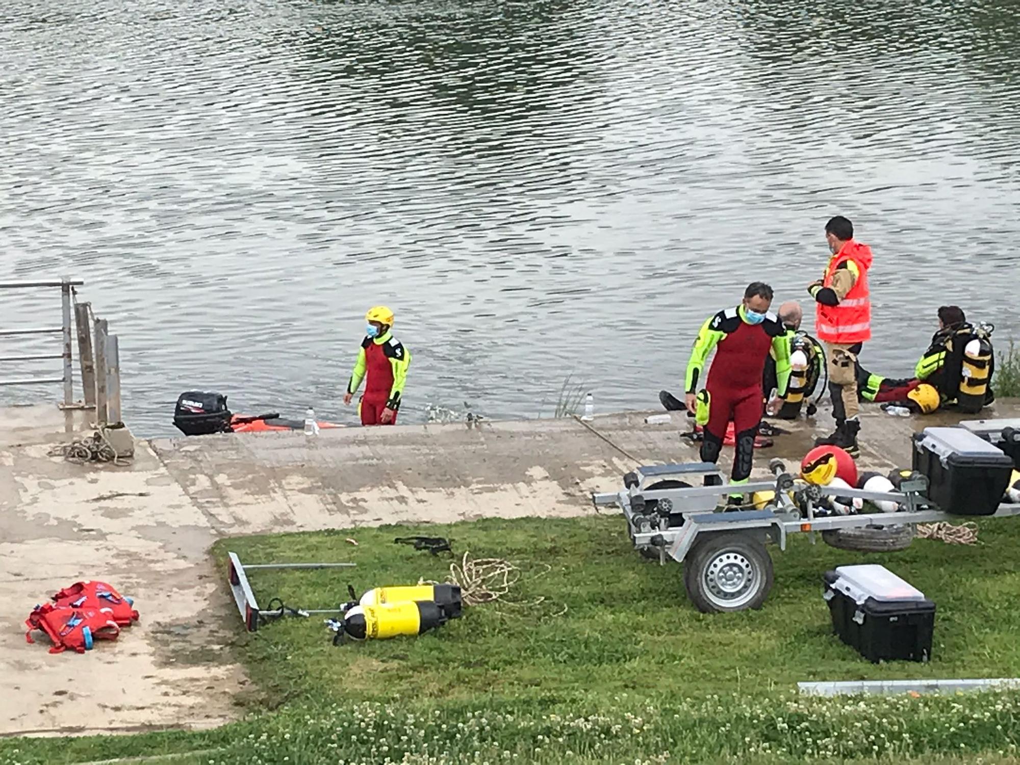 Continúa la búsqueda, con equipos de buceo, del menor desaparecido en el Ebro