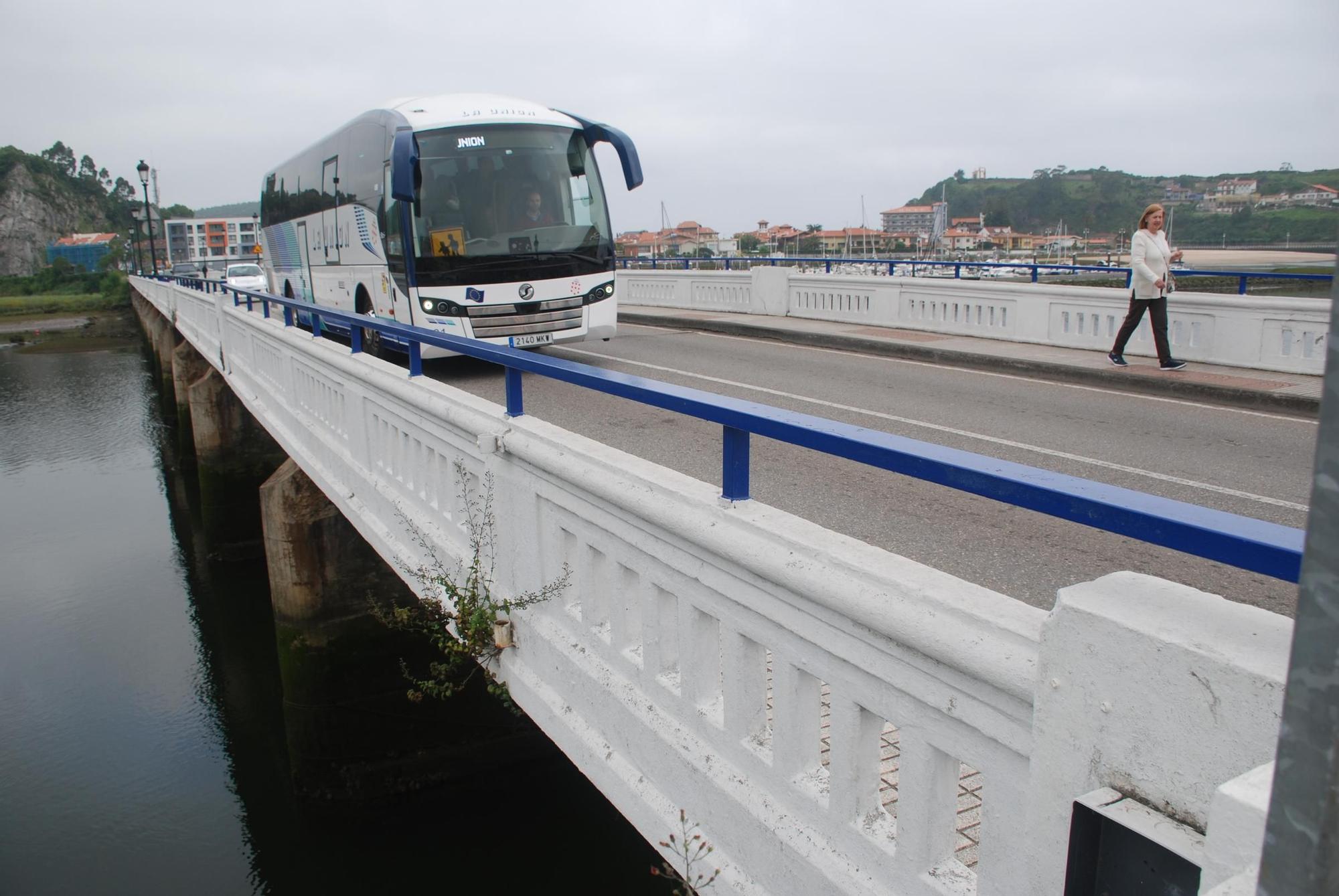 Ribadesella en obras: reanudados los trabajos en el puente y cerrada al tráfico la calle Comercio