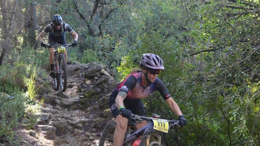 Glòria Medina y Héctor Mollà ganan la BTT La Llosa de Ranes