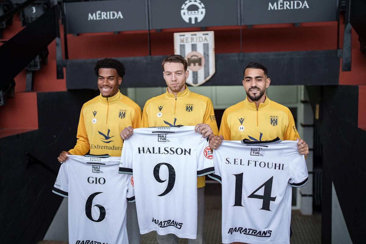 Fotogalería | La presentación de los fichajes invernales del Mérida