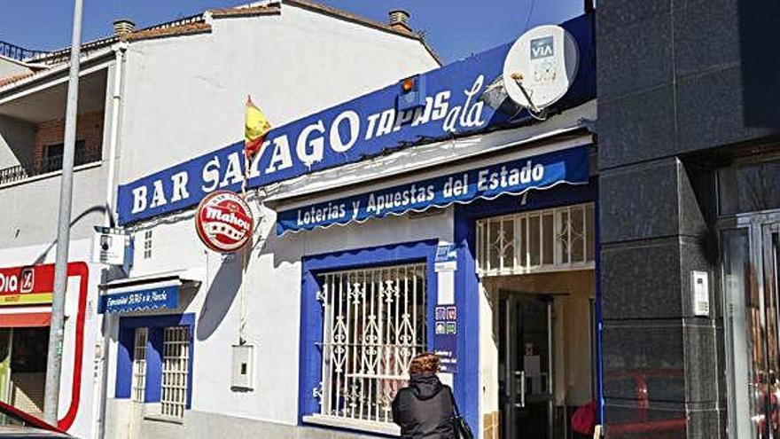 Fachada del bar asaltado en Pinilla la madrugada del miércoles.