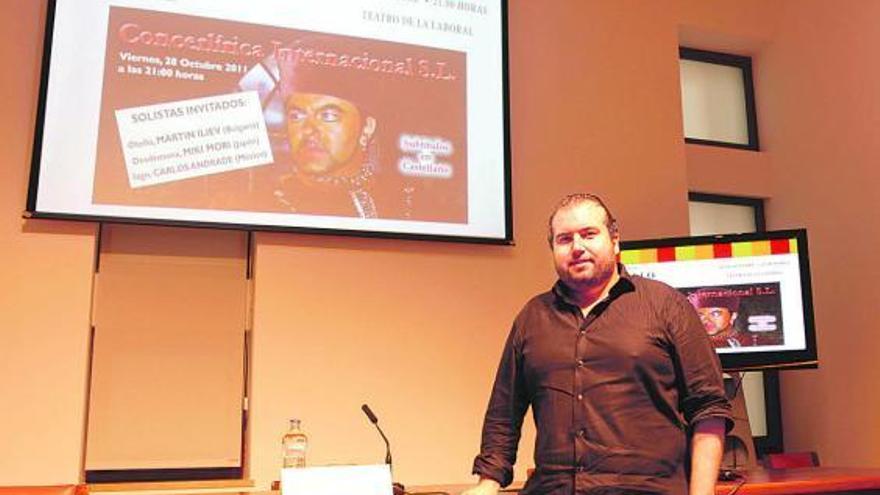 El barítono Luis Santana, en la presentación de la ópera en la Laboral.