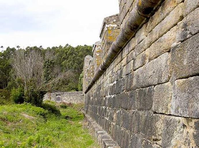 El castillo del Cardenal, a la venta en Corcubión