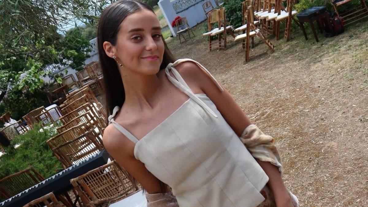 Las fotos de la escapada de Victoria Federica a Ibiza: unas bermudas, dos looks de lujo y todo lo que no vimos en Instagram