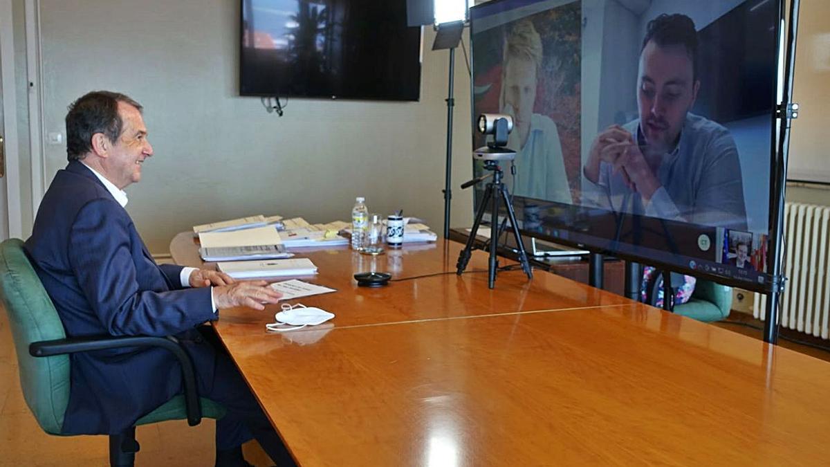 Caballero, ayer, durante la videoconferencia 
con responsables de Ryanair.