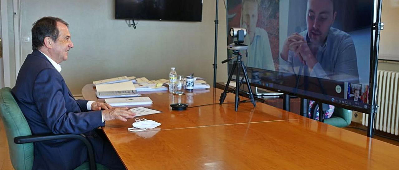 Caballero, ayer, durante la videoconferencia 
con responsables de Ryanair.