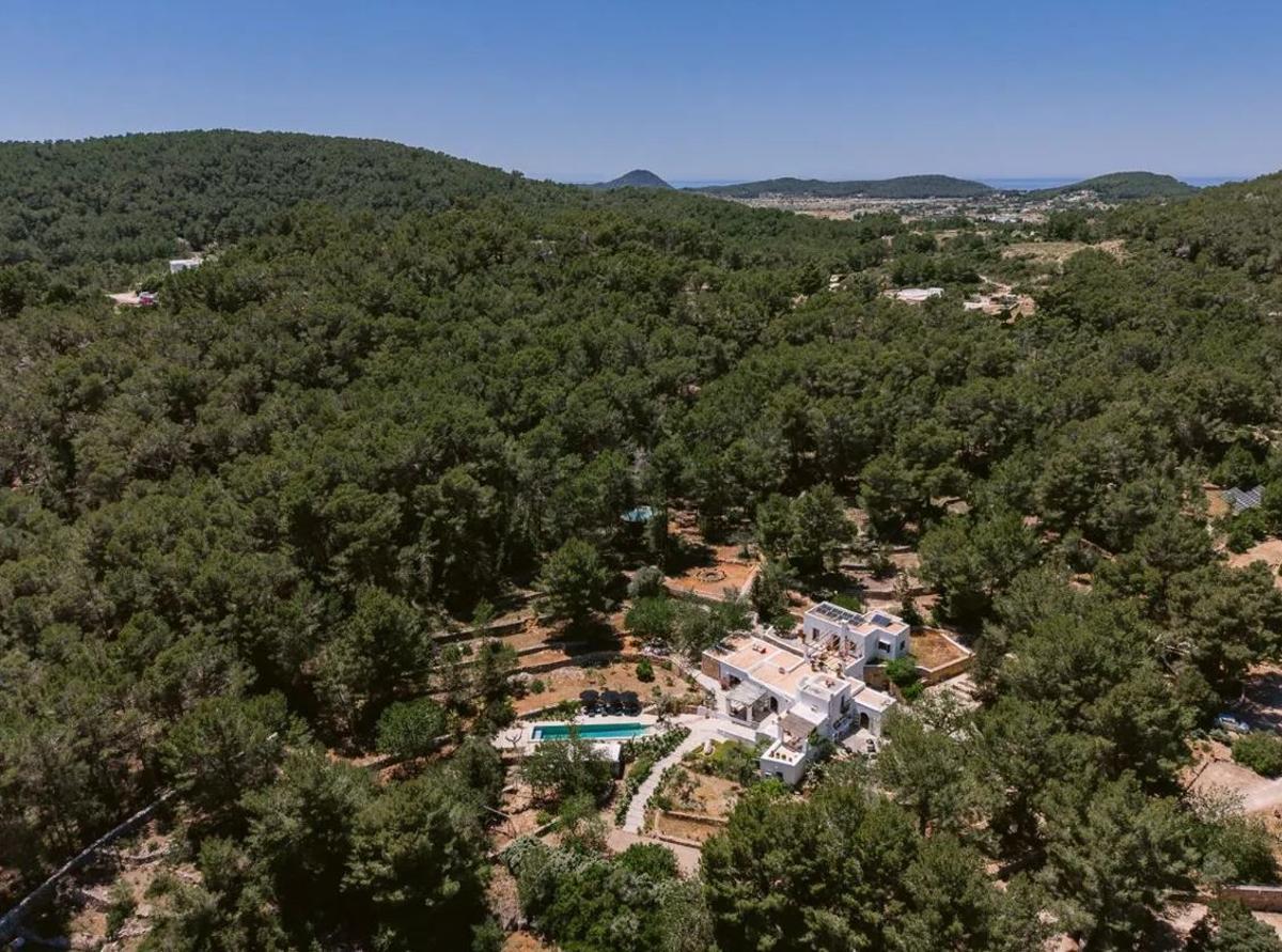 Así es una casa payesa del siglo XIX autosuficiente a la venta en Ibiza