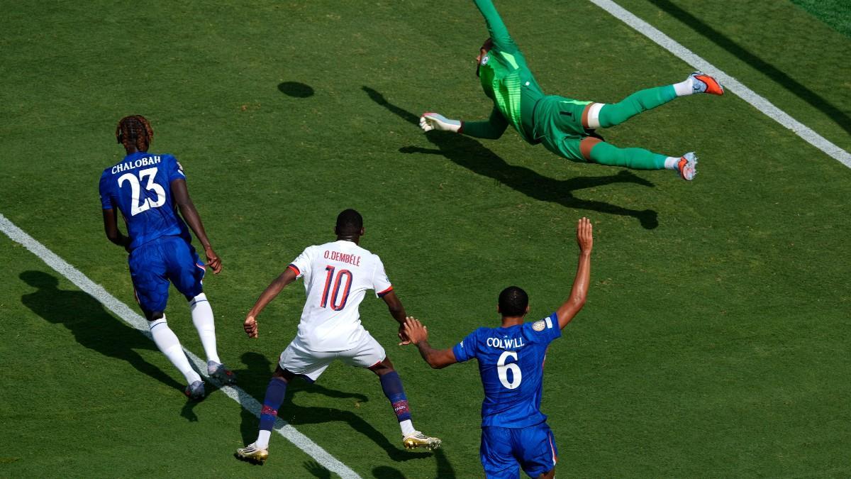 Dembélé no consiguió superar a la defensa del Chelsea