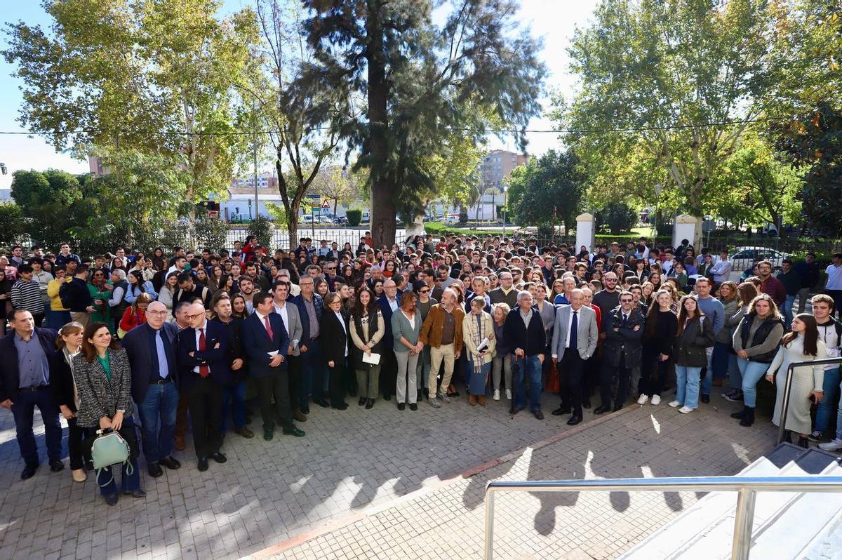 Centenares de estudiantes y profesores de Derecho de la UCO se ...