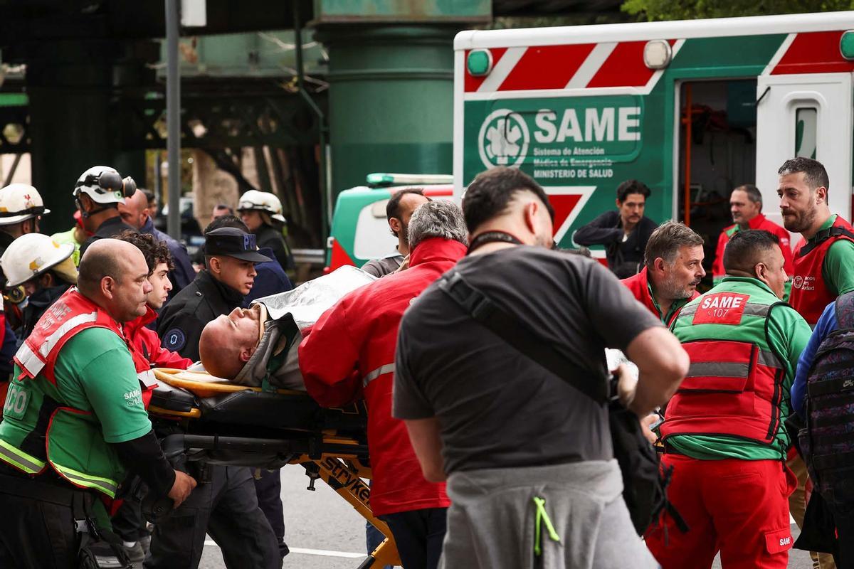 Tren de pasajeros se estrelló contra un tren de mantenimiento en Buenos Aires, dejando al menos 30 personas hospitalizadas, dos de las cuales estaban en estado grave