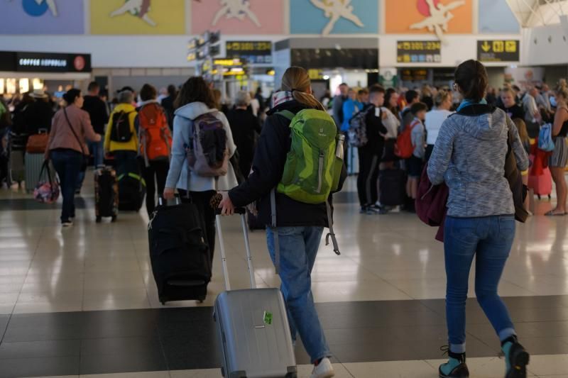 Las Palmas de Gran Canaria. Coronavirus. Aeropuerto  | 15/03/2020 | Fotógrafo: José Carlos Guerra