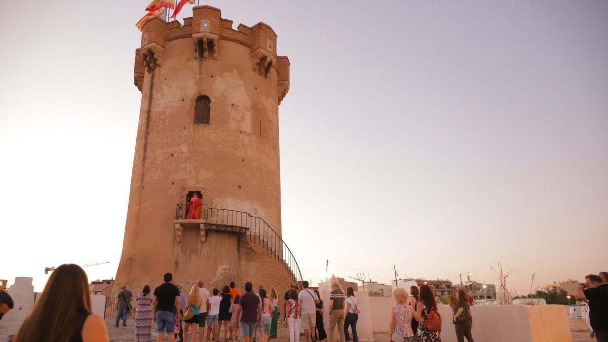 Imagen de la Torre de Paterna, con la escalera y los remates superiores que pide eliminar Patrimonio