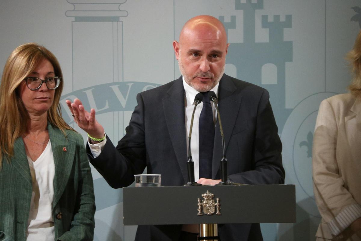 El delegat del govern espanyol a Catalunya, Carlos Prieto, durant la roda de premsa.