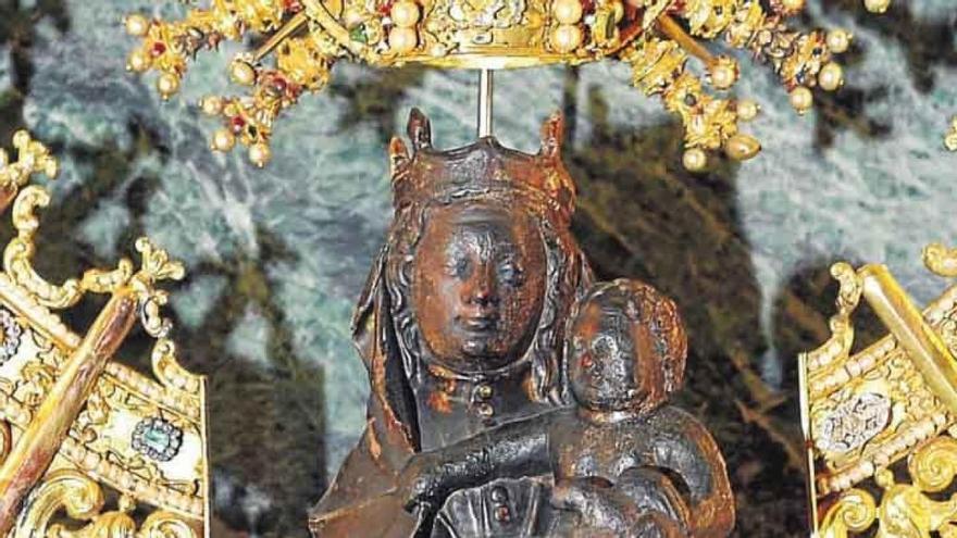 ¿Cuánto mide la talla de la Virgen del Pilar?
