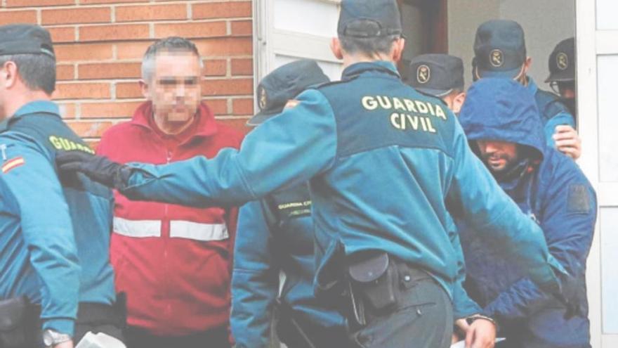 El presunto asesino de Marta Calvo, a su salida del Juzgado de Alzira, donde se negó a declarar.