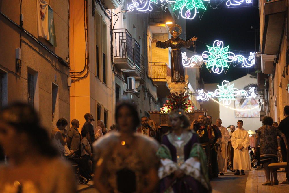 Procesión y embajada en Crevillent