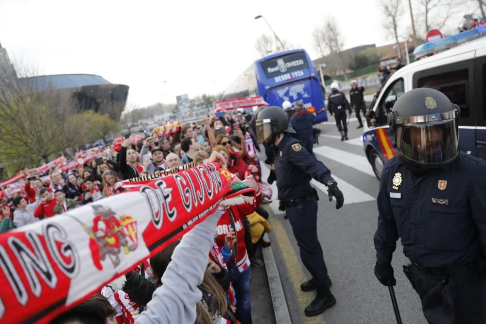 El partidazo de Asturias: La afición abarrota los alrededores de El Molinón