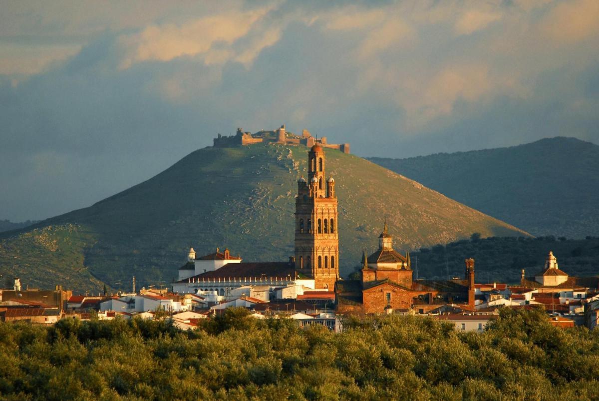 Llerena, entre sierras y olivos.