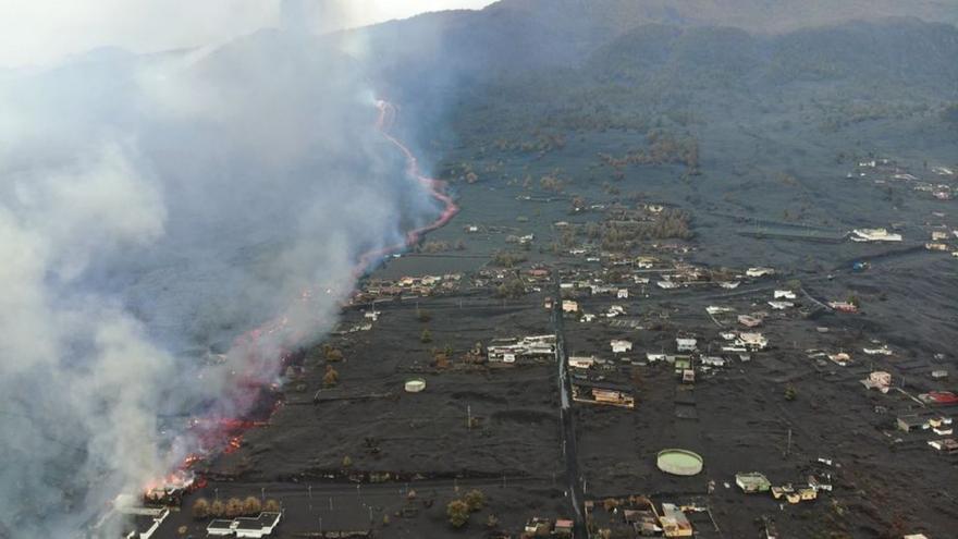 El volcà destrueix noves àrees i afecta un cementiri