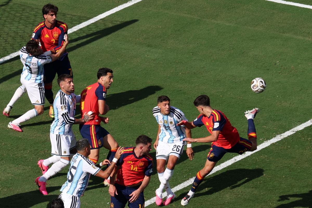 Les imatges de Pau Cubarsí, el primer gironí que guanya el Mundial