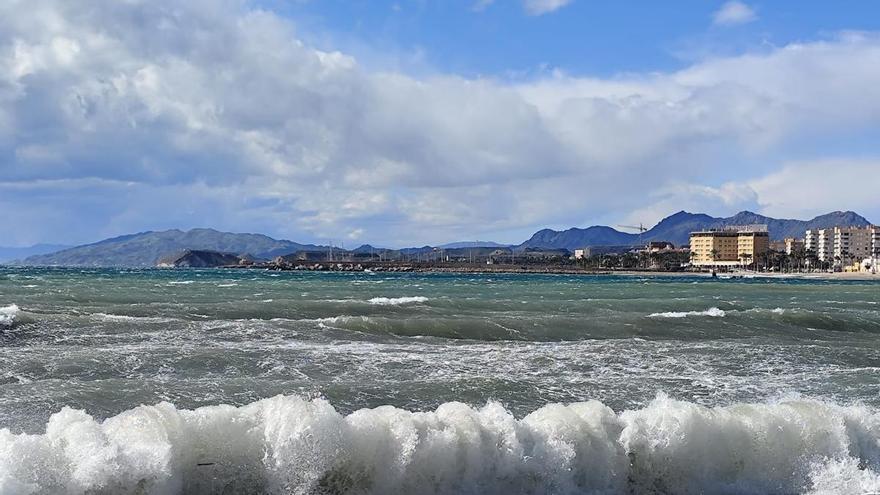 La borrasca Oriana dejará un fin de semana de fuerte viento y mala mar en la Región